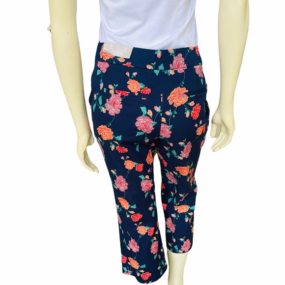 Pants Capri Chico’s Navy Blue Secret Stretch Waist Floral - Picture 5 of 10